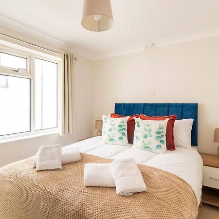 Incredible Sea View 2 Bedroom Beach Apartment Борнмут Экстерьер фото