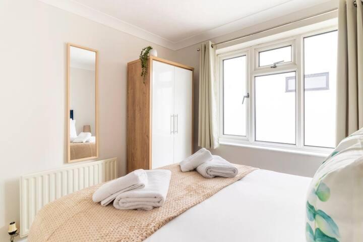 Incredible Sea View 2 Bedroom Beach Apartment Борнмут Экстерьер фото