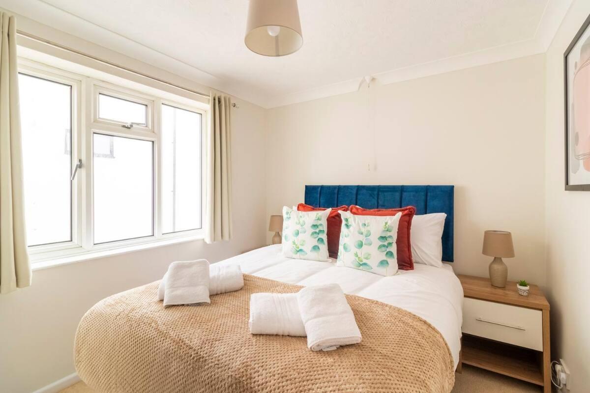 Incredible Sea View 2 Bedroom Beach Apartment Борнмут Экстерьер фото